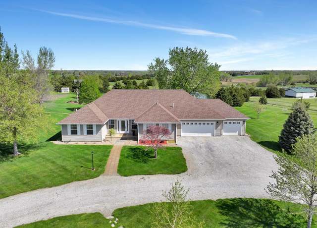 Property at 27233 SW 29th St, Hallam, NE 68368, 4 beds, 2.5 baths