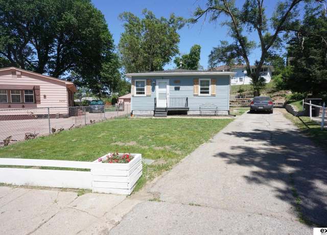 Property at 5433 N 45th Ave, Omaha, NE 68104, 3 beds, 1.5 baths