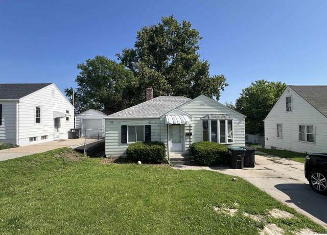 Property at 5802 Oak St, Omaha, NE 68106, 2 beds, 2 baths