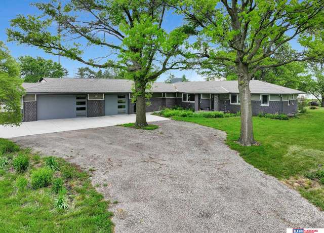 Property at 4440 Pagoda Ln, Lincoln, NE 68516, 4 beds, 2.5 baths