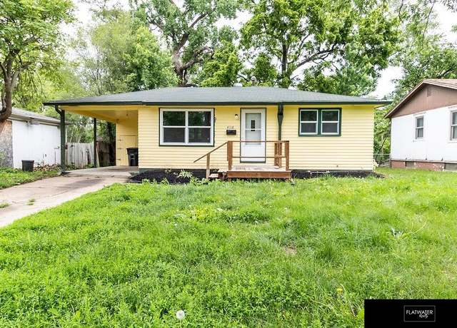 Property at 4518 Redick Ave, Omaha, NE 68152, 2 beds, 1.5 baths