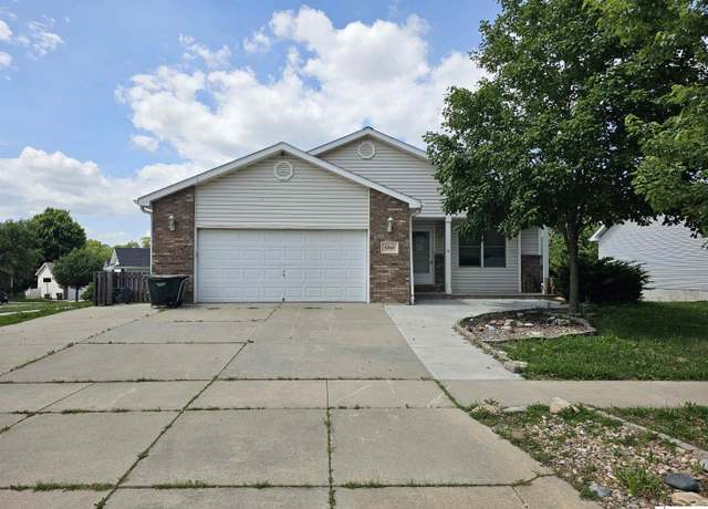 Property at 3260 W Sumner St, Lincoln, NE 68522, 4 beds, 3 baths