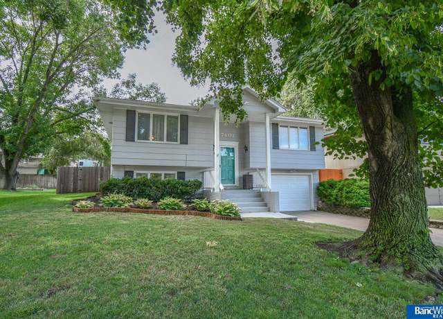 Property at 7401 Greenwood Ct, Lincoln, NE 68507, 2 beds, 1.5 baths
