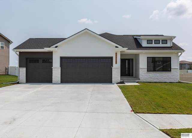 Property at 11709 S 119th Ave, Papillion, NE 68046, 5 beds, 3 baths
