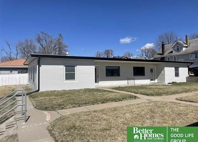 Property at 3305 S 32 Ave, Omaha, NE 68105, 4 beds, 2 baths