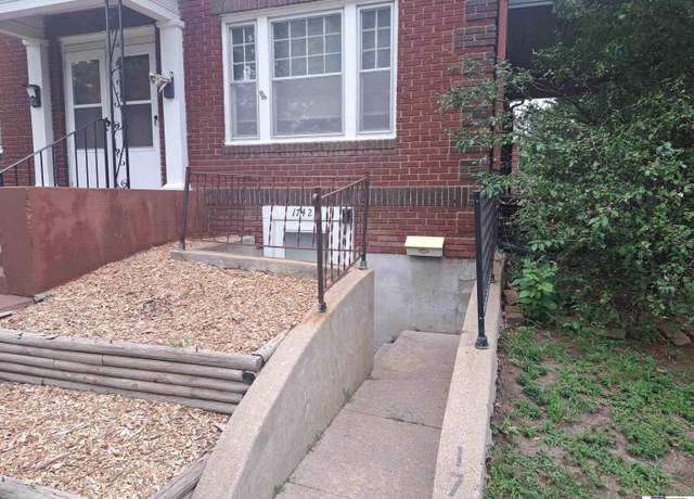 Property at 1740 S 9th St, Lincoln, NE 68502, 6 beds, 2 baths