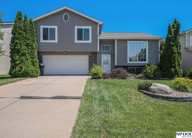 Property at 5525 S 186 Ave, Omaha, NE 68135, 3 beds, 2 baths