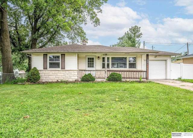 Property at 3240 S 45th St, Omaha, NE 68106, 2 beds, 1 bath