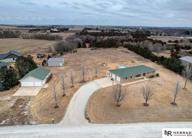 Property at 1300 W 8th St, Wilber, NE 68465, 4 beds, 2.5 baths
