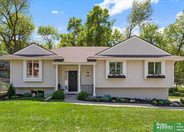 Property at 4307 Mccarty Dr, Bellevue, NE 68123, 3 beds, 2 baths