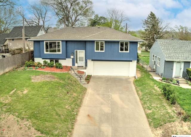 Property at 807 S 51st St, Omaha, NE 68132, 3 beds, 2.5 baths