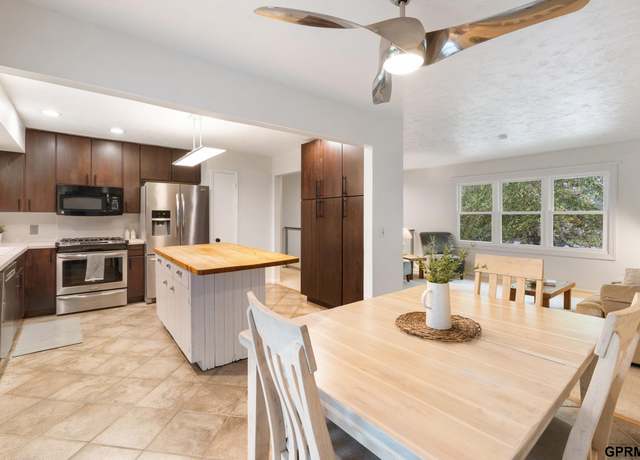 Property at 14405 Holmes Cir, Omaha, NE 68137, 3 beds, 1 bath