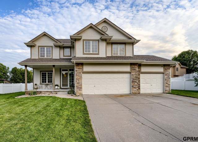 Property at 16009 Curtis Ave, Omaha, NE 68116, 5 beds, 3.5 baths