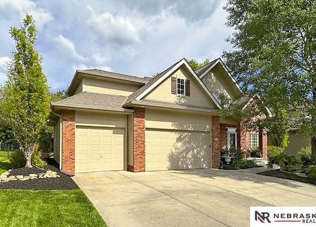 Property at 913 S 195 St, Omaha, NE 68022, 4 beds, 4.5 baths