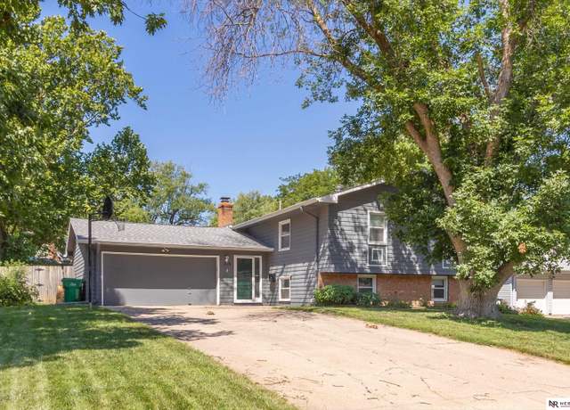 Property at 1118 S Grandview Ave, Papillion, NE 68046, 4 beds, 3 baths