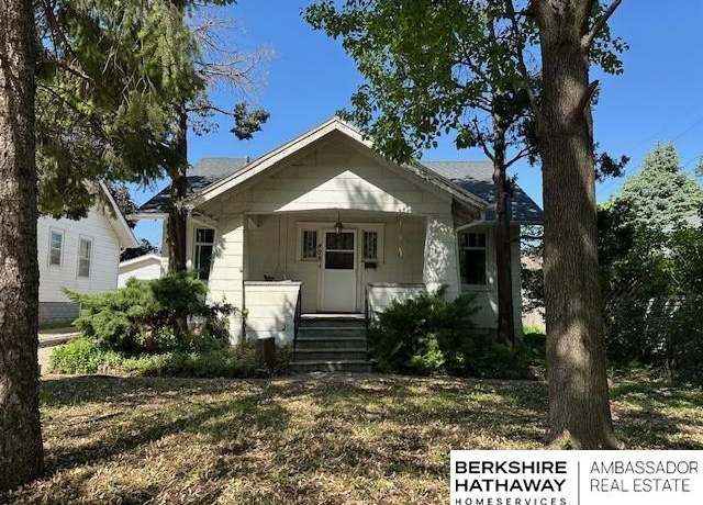 Property at 806 S 58th St, Omaha, NE 68106, 3 beds, 1 bath