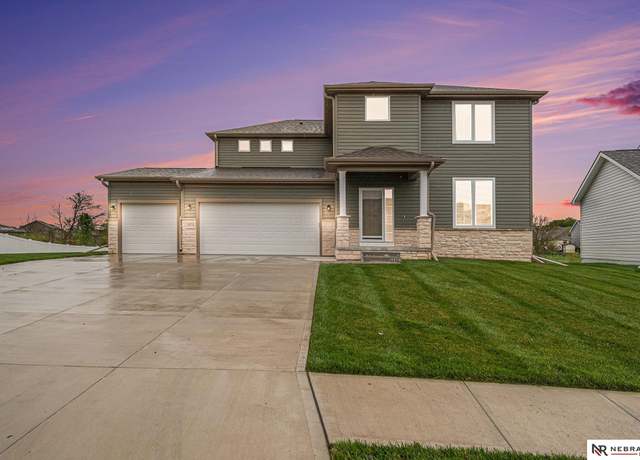 Property at 18514 Olive Cir, Omaha, NE 68136, 4 beds, 3.5 baths