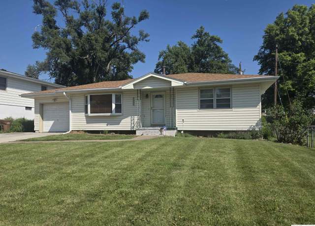 Property at 7221 Sun Valley Dr, Bellevue, NE 68157, 2 beds, 1.5 baths