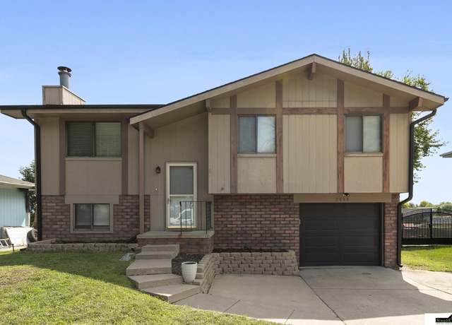 Property at 2640 NW 49th St, Lincoln, NE 68524, 3 beds, 1 bath