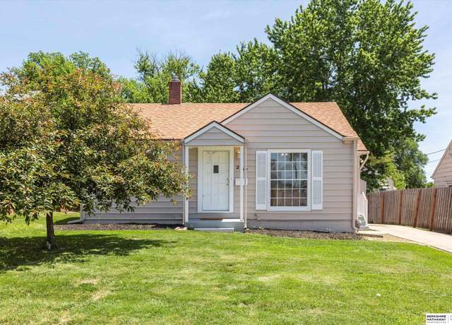 Property at 2147 S 62nd St, Omaha, NE 68106, 2 beds, 2 baths