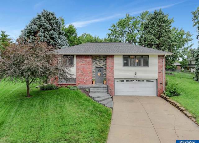 Property at 8111 Lamplighter Cir, Lincoln, NE 68510, 2 beds, 2 baths
