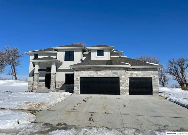 Property at 19103 Riviera Dr, Omaha, NE 68136, 4 beds, 2.5 baths