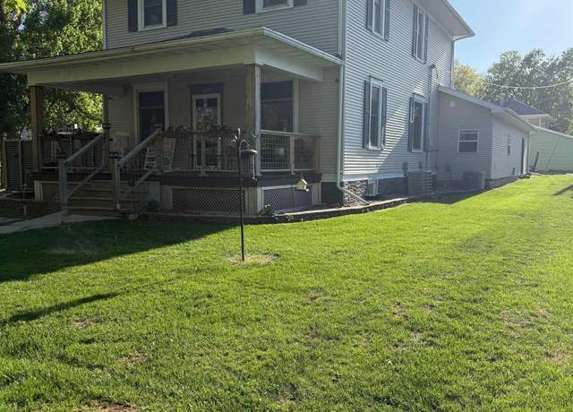 Property at 1113 10th St, Aurora, NE 68818, 5 beds, 3 baths