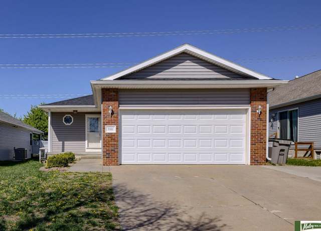 Property at 7101 Whitewater Ln, Lincoln, NE 68521, 4 beds, 3 baths