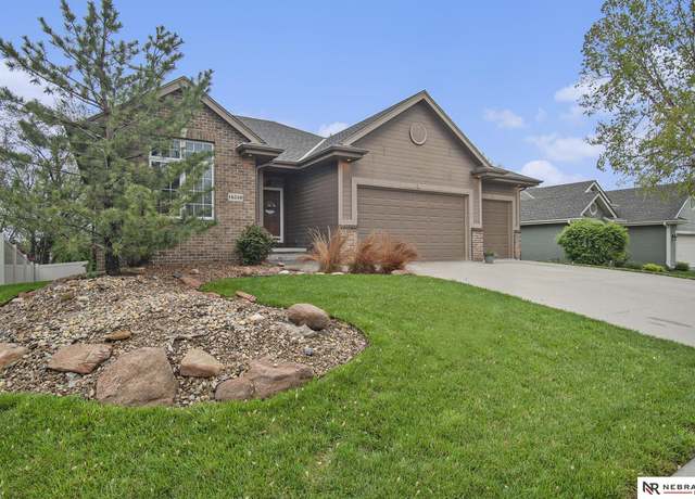 Property at 16510 Redwood St, Omaha, NE 68136, 4 beds, 3 baths