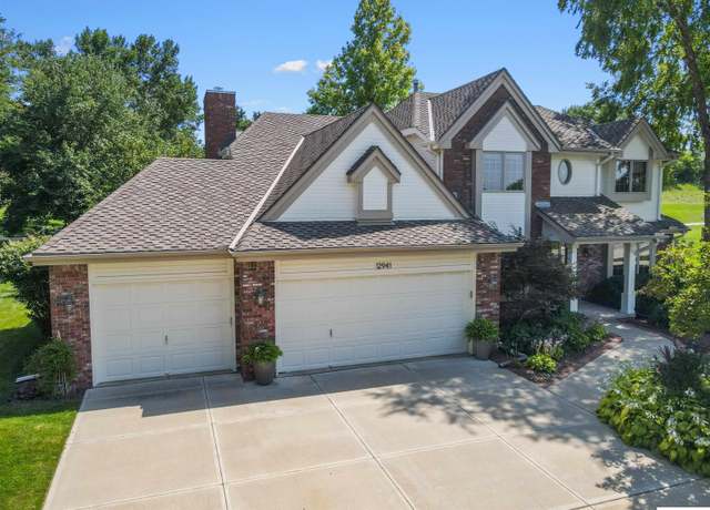 Property at 12941 Eagle Run Dr, Omaha, NE 68164, 4 beds, 3.5 baths