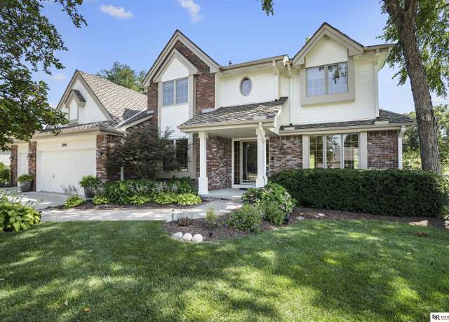 Property at 12941 Eagle Run Dr, Omaha, NE 68164, 4 beds, 3.5 baths