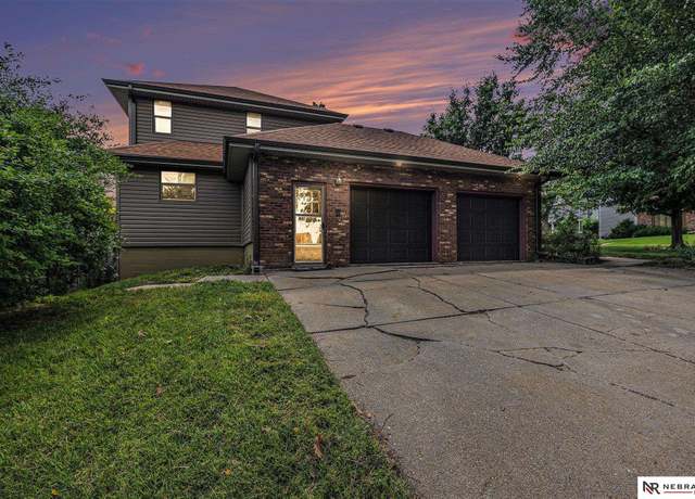 Property at 801 S Fillmore St, Papillion, NE 68046-3606, 5 beds, 3.5 baths