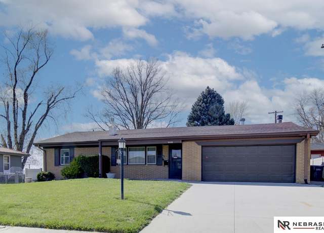 Property at 9406 Briarwood Ln, Bellevue, NE 68147, 3 beds, 2 baths