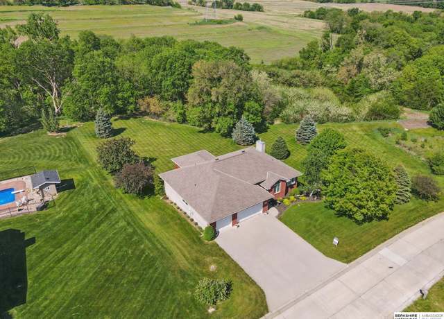 Property at 11402 Todd Dr, Blair, NE 68008, 4 beds, 3 baths