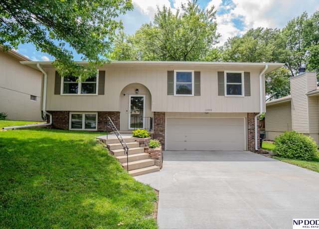 Property at 10929 V St, Omaha, NE 68137, 3 beds, 2.5 baths