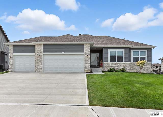 Property at 16859 Crown Point Ave, Omaha, NE 68116, 3 beds, 2.5 baths