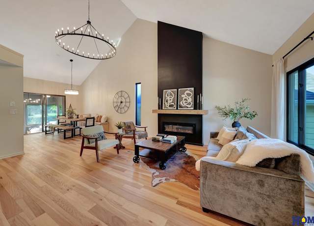 Property at 6833 Summerset Ct, Lincoln, NE 68516, 4 beds, 3 baths