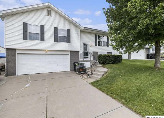 Property at 15717 Redwood St, Omaha, NE 68136, 3 beds, 2 baths