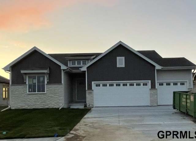 Property at 6303 S 200 Ave, Omaha, NE 68135, 3 beds, 2.5 baths