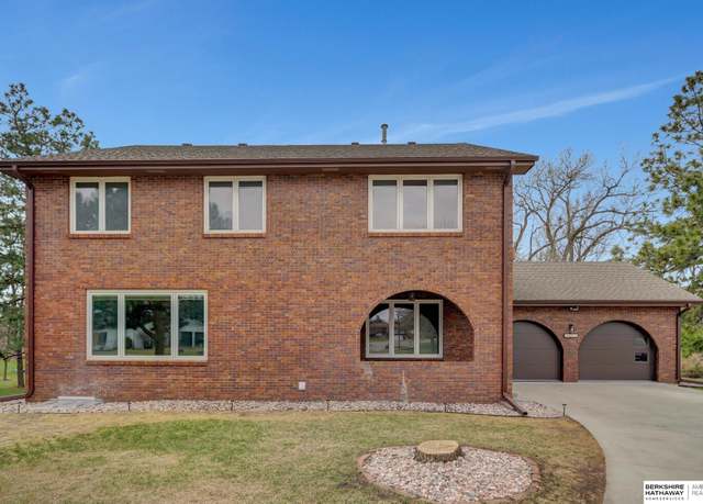 Property at 7500 Otoe Pl, Lincoln, NE 68506, 4 beds, 4 baths