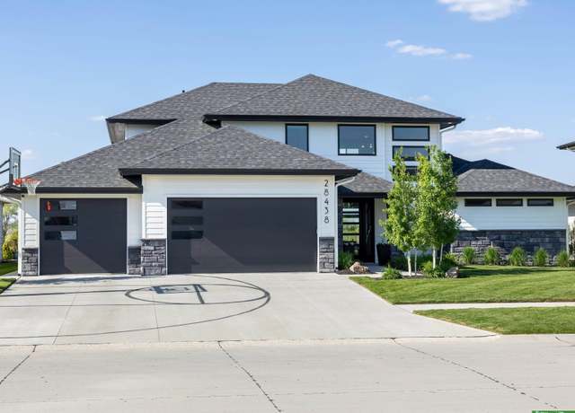 Property at 28438 Laurel Cir, Valley, NE 68064, 4 beds, 3 baths