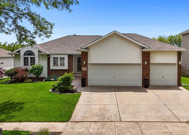 Property at 1909 Folkways Blvd, Lincoln, NE 68521, 4 beds, 3 baths