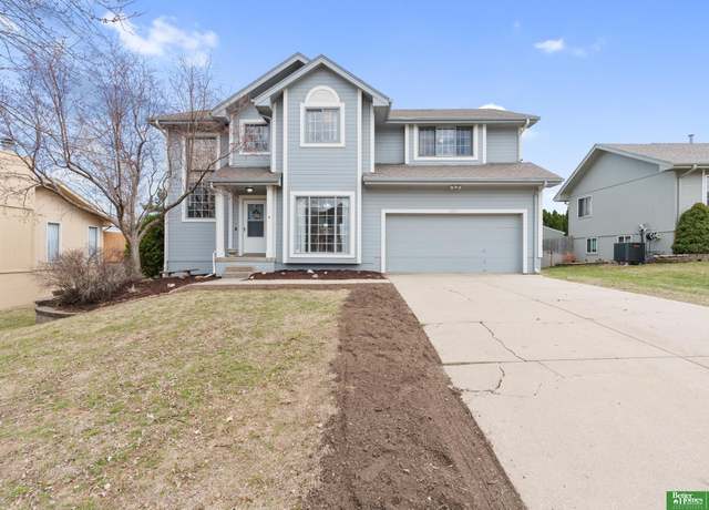 Property at 2201 Queen Dr, Papillion, NE 68046, 3 beds, 3.5 baths