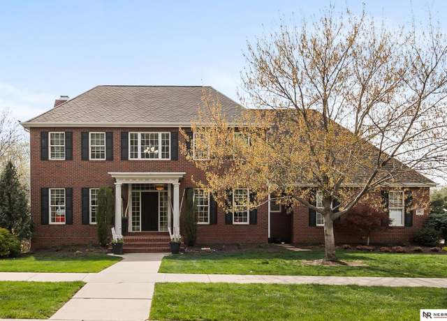 Property at 6611 Blue Ridge Ln, Lincoln, NE 68516, 4 beds, 2.5 baths