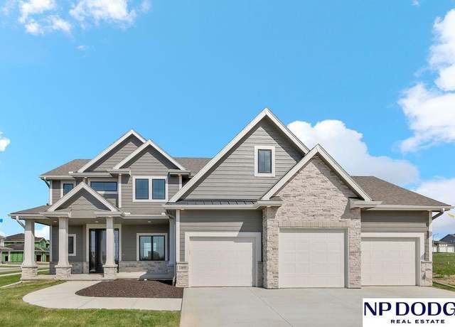 Property at 12605 S 79 St, Papillion, NE 68046, 4 beds, 3.5 baths