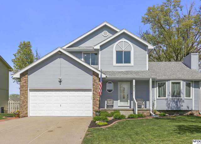 Property at 8856 N 82 Ave, Omaha, NE 68122, 3 beds, 2.5 baths