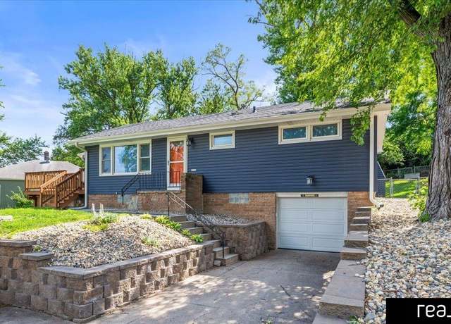 Property at 1912 Freeman Dr, Bellevue, NE 68005, 3 beds, 2 baths