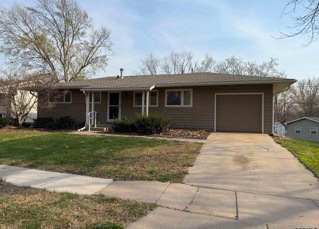 Property at 5939 Franklin St, Lincoln, NE 68506, 3 beds, 2 baths