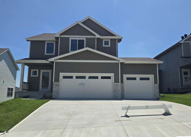 Property at 17547 Potter St, Bennington, NE 68007, 3 beds, 2.5 baths