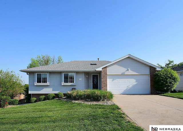 Property at 838 Bordeaux Ave, Bellevue, NE 68123, 4 beds, 3 baths